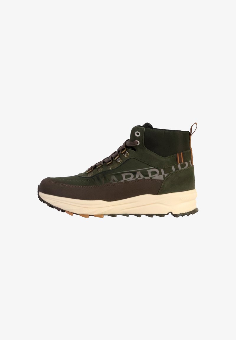 Mørkegrønne høj-top sneakers med brune detaljer, hvid tykk sål, metaløjer og mærketekst på siden.