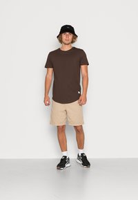 Jack & Jones JJENOA TEE CREW NECK - Basic póló - mulch