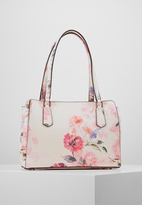 Blommönstrad handväska i mjuk rosa och krämfärgad syntetisk material. Har två kraftiga handtag och lätta metallaccenter. Platt botten för stabilitet.