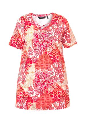Tunic con motivo rosso e arancione, con scollatura a V e maniche corte, caratterizzata da disegni floreali e geometrici in un tessuto leggero.