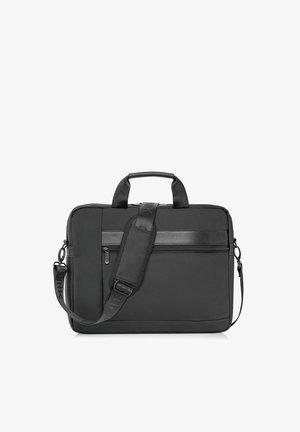 Czarna torba na laptopa z teksturowaną powierzchnią, górnym uchwytm, regulowanym paskiem na ramię oraz przednią kieszenią na zamek, charakteryzująca się eleganckim designem.