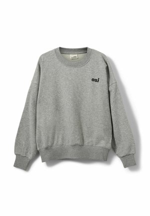 Grå sweatshirt med ribbet rund hals og ærmegab. Har teksten "oui" i sort på brystet og et afslappet fit.