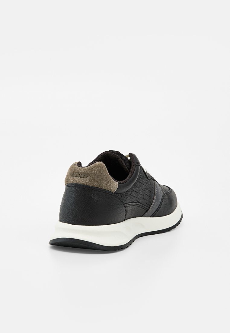 Sneaker low
