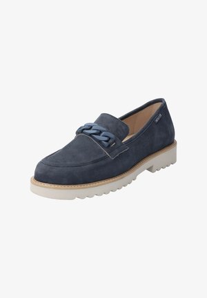 Mocassin en daim bleu marine avec une semelle épaisse de couleur claire et un gros détail de chaîne en plastique sur le dessus.