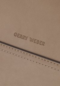 Gerry Weber FAVORITE CHOICE LHZ - Kabelka - taupe