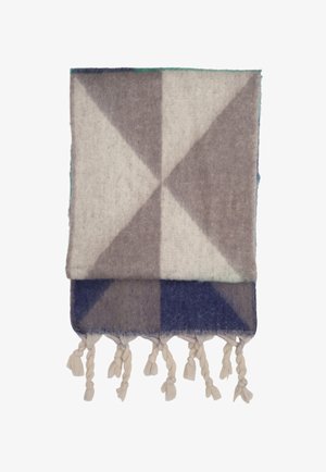 Wollen deken met een geometrisch patroon in grijs en marineblauw, met gevlochten franjes aan de uiteinden. Zachte textuur, rechthoekige vorm.