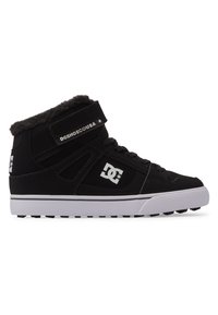 Zwarte hoge sneakers met een gestructureerde stoffen bovenkant, witte rubberen zool, verstelbare band en logodetail op de zijkant en tong.