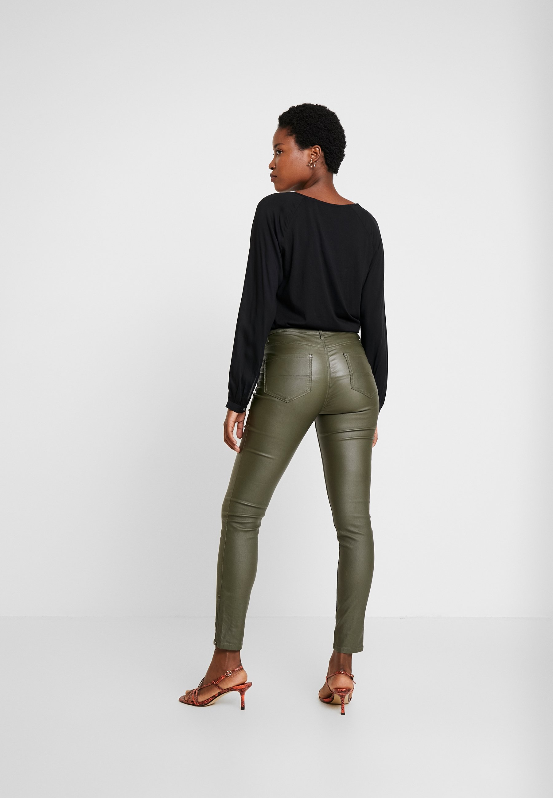 Freequent AIDA COOPER Bukse olive nightoliven Zalando.no Freequent AIDA COOPER Bukse olive nightoliven Zalando.no