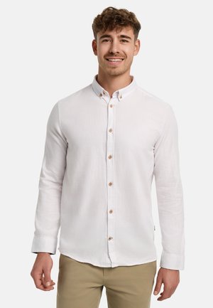 Weißes Langarmhemd mit Button-Down-Kragen, aus strukturiertem Stoff gefertigt, mit braunen Knöpfen entlang der Knopfleiste.