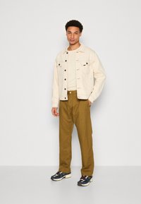 Esprit STRAIGHT PLEAT - Hlače - olive
