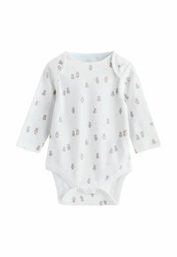 Vit långärmad babybody med tryckt mönster av små nallebjörnar i mjuka bruna och blå nyanser. Tryckknappar i nederkanten.
