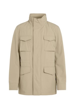 Beige leichte Jacke mit hohem Kragen, zwei Brusttaschen und zwei Seitentaschen, mit geradem Schnitt und glatter Textur.