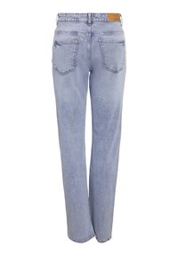 Ανοιχτό μπλε παντελόνια τζιν με ίσια γραμμή, φτιαγμένα από τζιν, με ψηλή μέση, δύο πίσω τσέπες και αντρικό λογότυπο από καφέ δερμάτινη ετικέτα στη μέση.