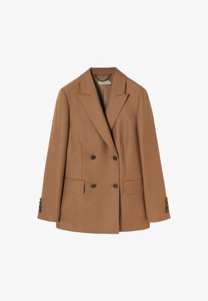Dvojradový kabát v camel hnedej farbe s klopami, dvoma prednými vreckami s klopou a dekoračnými gombíkmi na rukávoch a prednej strane.