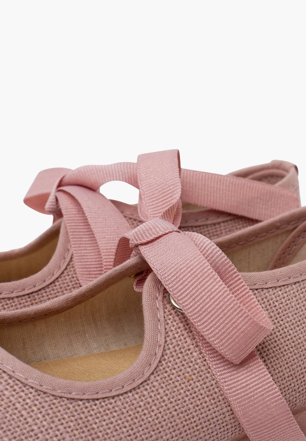 MERCEDITAS CIERRE LAZO FAYA – Riemchenballerina – rosa palo