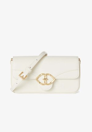 Rechthoekige crossbodytas van crèmekleurig leer met een goudkleurige, abstracte hartvormige gesp en verstelbare riem met gouden gesp.