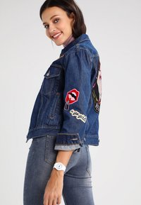 Swatch JUST WHITE SOFT - Horloge - white