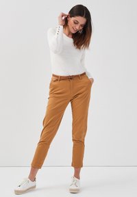 Cache Cache Chino - beige fonce