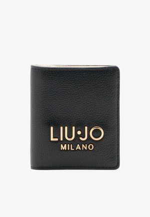 Juodas odinis piniginė su tekstūruotu paviršiumi, ant priekinės dalies esanti auksinė "LIU•JO MILANO" logo. Kompaktiško kvadratinio dizaino.