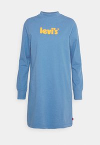 Modré šaty s dlouhými rukávy vyrobené z bavlny s vysokým límcem, mají žluté logo "Levi's" přes hrudník. Rovný střih s žebrovanými manžetami.
