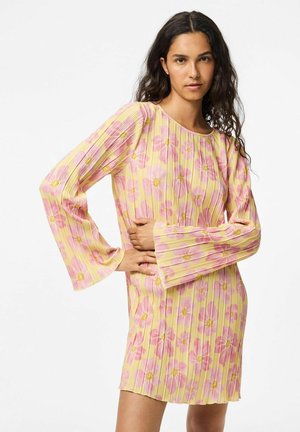 Pieces PCAMBER - Jurk - mellow yellow