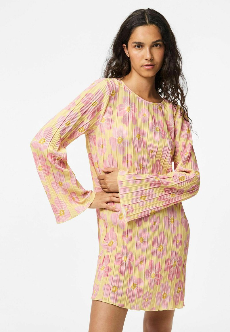Pieces PCAMBER - Vestido informal - mellow yellow