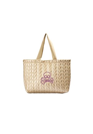 Bolso tote beige acolchado con dos asas y un símbolo morado de calavera y tibias cruzadas en el frente.