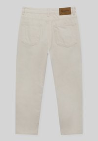 Beigen väriset denim-farkut suoralla lahkeella, joissa on kaksi takataskua ja ruskea merkkilappu vyötäröllä. Sileä rakenne.