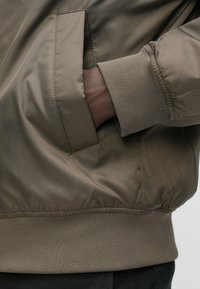 DRYKORN NOKANO - Geacă bomber - brown