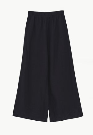 Schwarze Hosen mit weitem Bein, elastischem Bund, lockerem Schnitt und knöchellangem Schnitt, vor einem schlichten weißen Hintergrund dargestellt.