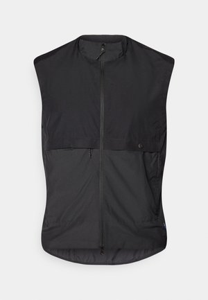 Sort ærmeløs vest lavet af letvægtsstof med en frontlynlås og to lynlåslommer på siden. Glat tekstur med minimalistisk design.