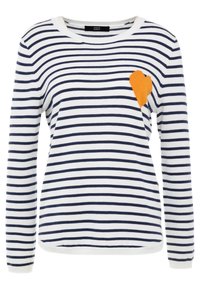 Pull rayé à manches longues en blanc et bleu marine, avec un patch cœur orange sur le côté gauche. Tissu doux avec une coupe confortable.