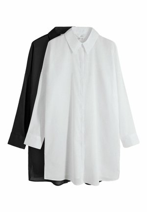 Dwie koszule z długim rękawem i kołnierzykiem, jedna biała z przodu, druga czarna z tyłu, prezentowane na białym tle.