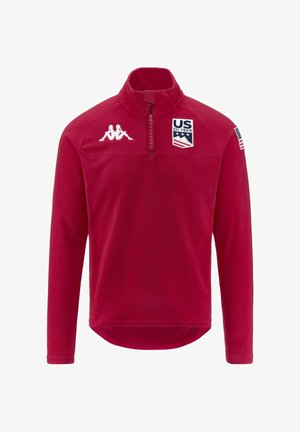 Pullover in pile rosso con zip a quarto di giro, logo Kappa bianco, patch della squadra olimpica di sci degli Stati Uniti e dettaglio con bandiera americana sulla manica. Tessuto liscio, maniche lunghe.