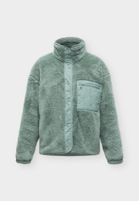 Unselected, green milieu