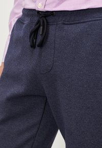 AC&CO / ALTINYILDIZ CLASSICS Kalhoty - dark blue
