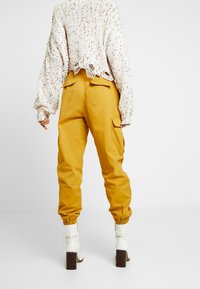 Honey Punch Kalhoty - yellow