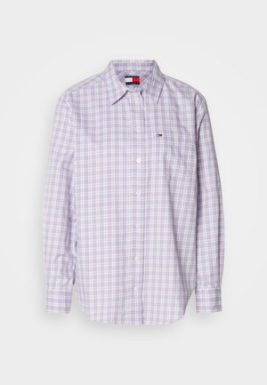 Chemise à manches longues boutonnée en léger violet avec un motif à carreaux. Tissu en coton, col standard et poignets ajustables. Comprend une poche poitrine.