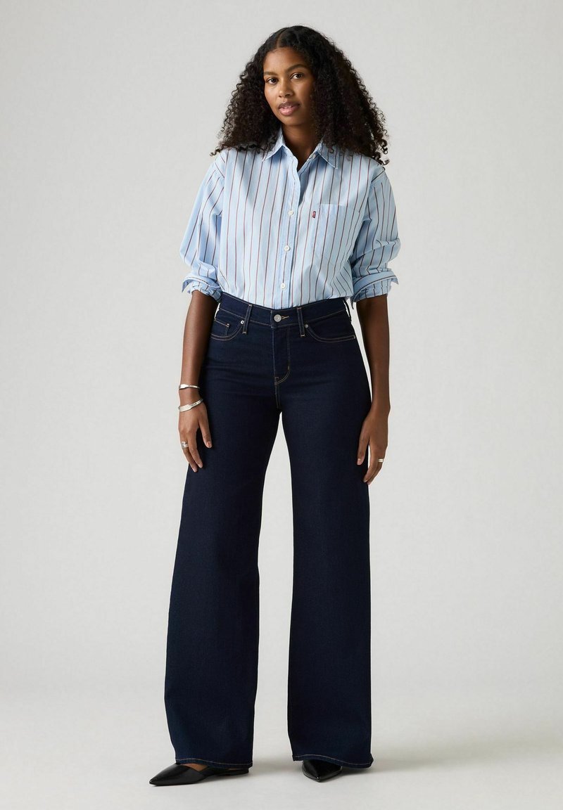 Levi's® 318™ SHAPING WIDE LEG - Flared-farkut - tall glass of water-0009