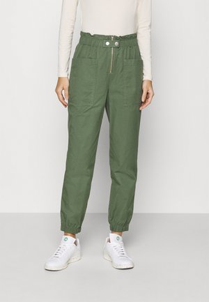 UTILITY - Kangashousut - olive