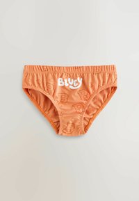 Sous-vêtements pour enfants orange avec une ceinture élastique, présentant un motif texturé de la lettre "B" et un logo "Bluey" blanc sur le devant.