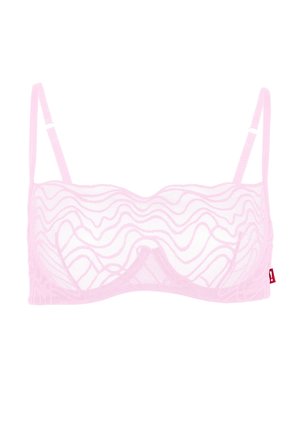 Soutien-gorge transparent rose clair avec des motifs ondulés, des bretelles ajustables, et une petite étiquette rouge sur le côté, sur un fond blanc.