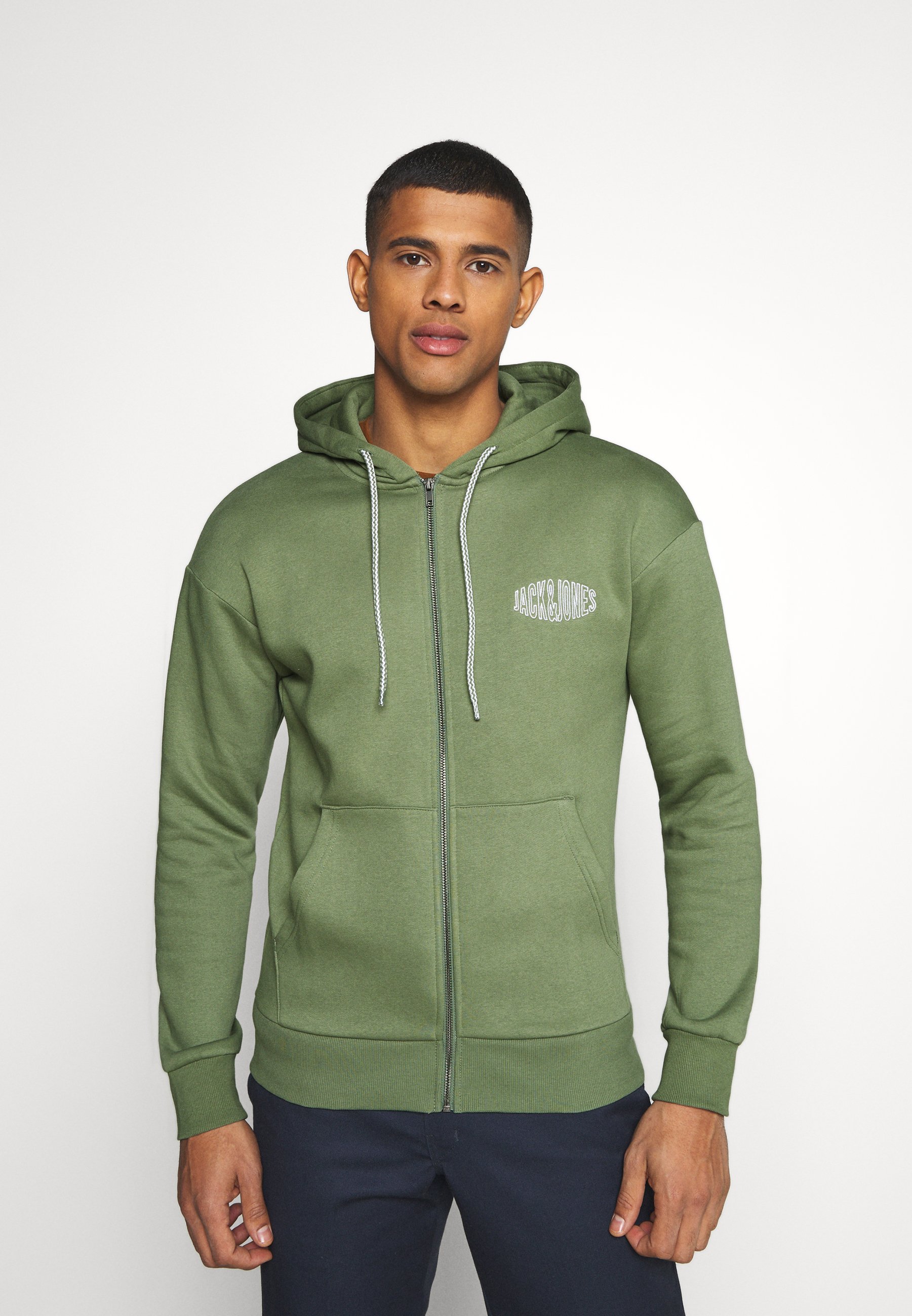 Shop JACK AND JONES Hoodie met rits op inno.be voor 25.95 EUR. EAN:  5714928553436