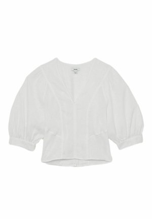 Biała bluzka z bufkami o długości trzy czwarte rękawa, dekoltem w serek i dopasowaną talią.