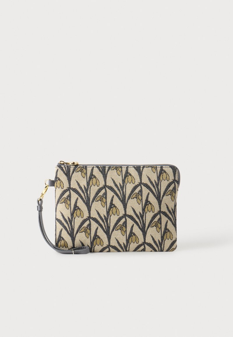 Ορθογώνιο υφασμάτινο clutch με μαύρο και μπεζ λουλουδένιο σχέδιο, χρυσό φερμουάρ και αποσπώμενο μαύρο λουράκι καρπού.