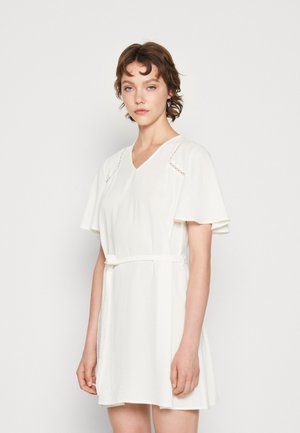 JDY JDYEMILIE V-NECK BELT DRESS - Φόρεμα ημέρας - cloud dancer