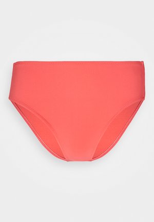 Koraal kleurige bikini onderkant met een gladde textuur, laag tailleontwerp en gematigde bedekking. De stiksels zijn zichtbaar langs de randen.