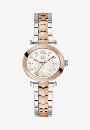 Reloj de oro rosa y plata con una esfera redonda de nácar, números romanos y acentos de diamantes en una pulsera de metal enlazada.