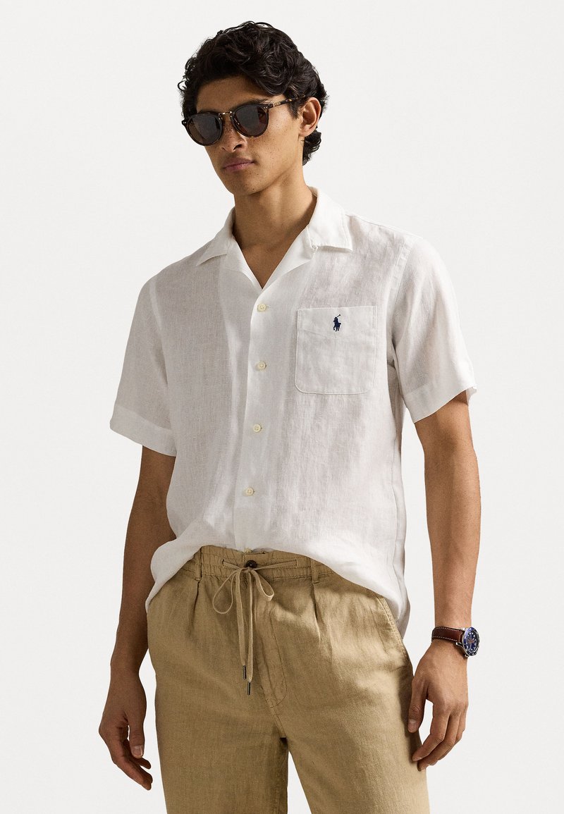 Polo Ralph Lauren - CLASSIC FIT LINEN CAMP SHIRT - Camisa - ceramic white, Ampliar