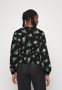 Vero Moda Petite VMBELLA SANNA - Blusa - black
